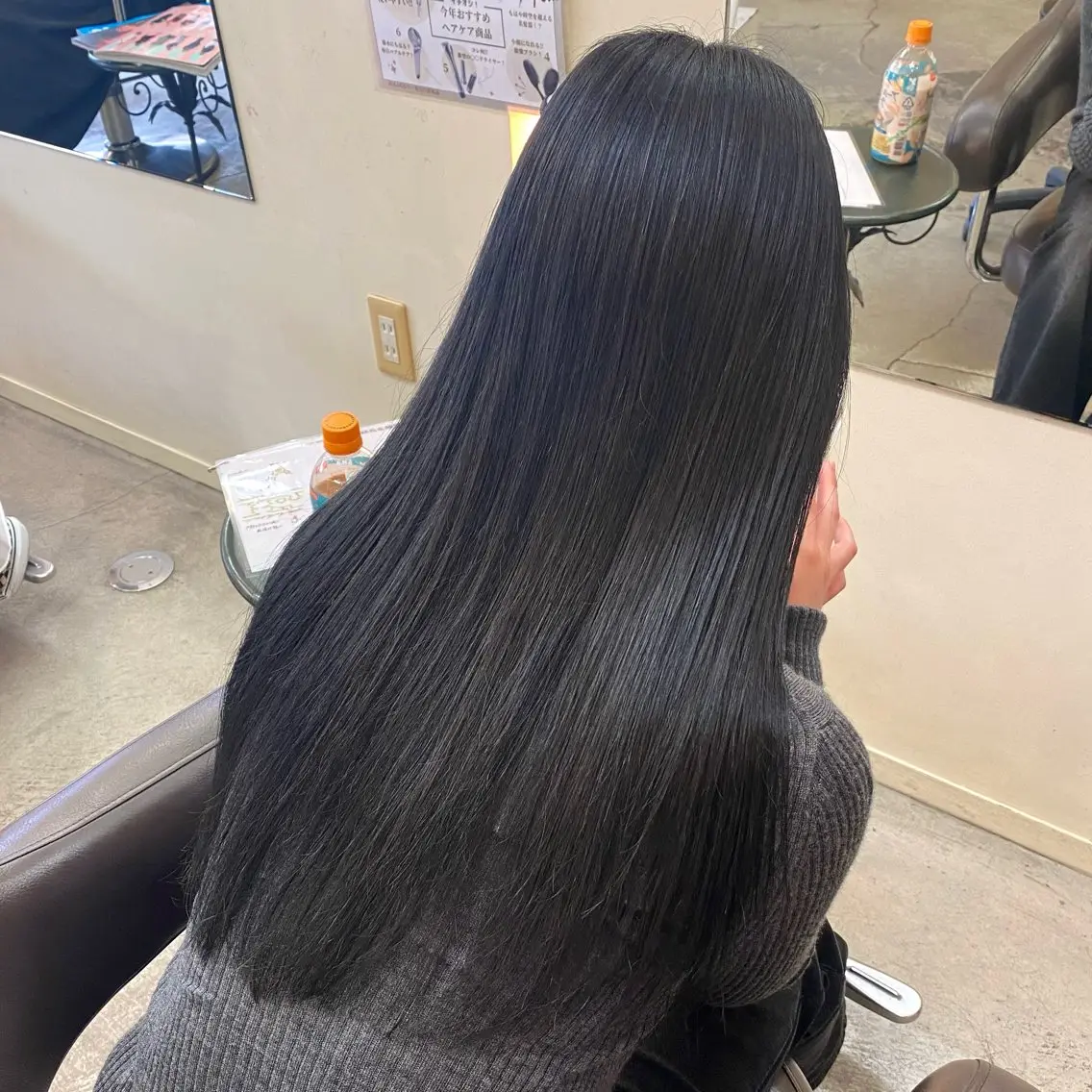 ロング カラー 黒髪 ダークグレー グレーブラック ウチダ ユウヤのヘアスタイル