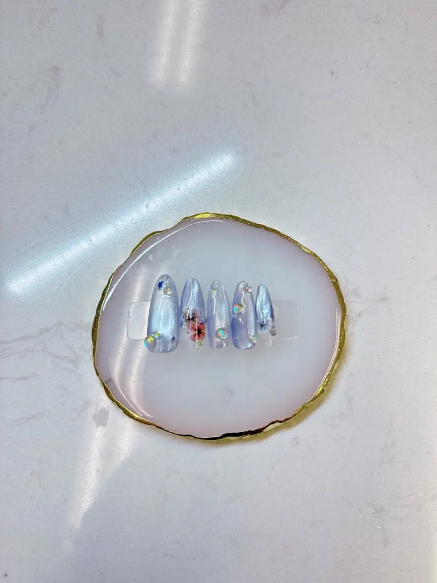 ネイル フレンチネイル ガラスフレンチ グラデーション 韓国ネイル マグネットネイル Queeens nailのネイルデザイン