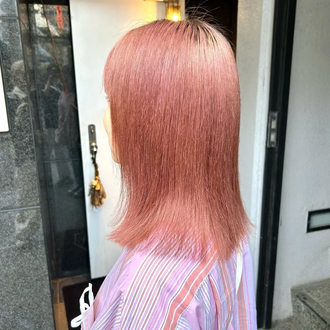 セミロング カラー ショート/ウルフ ハイトーン/カイセイのヘアスタイル