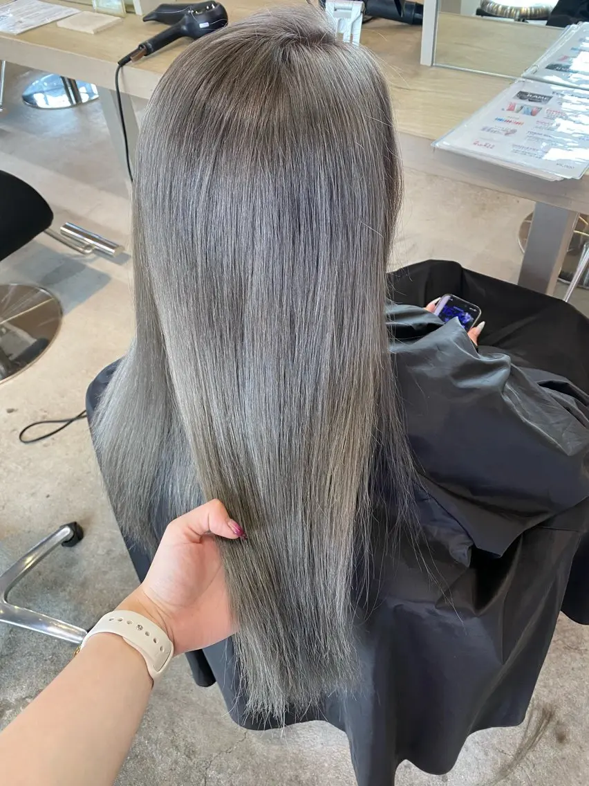 カラー ダブルカラー グレージュ ヘアカラー 才田 まりなのヘアスタイル