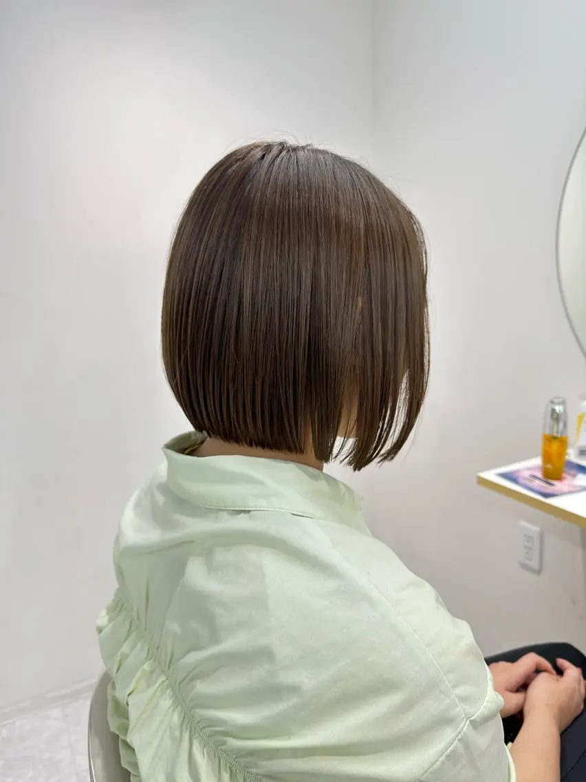 ミディアム カット ヘアカラー トリートメント 艶髪、髪質改善 富田隼仁のヘアスタイル
