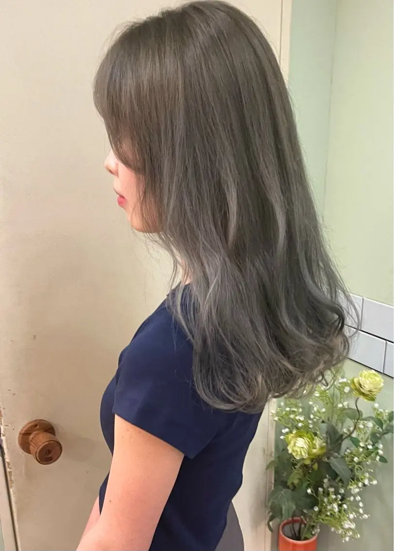 ミディアム カラー シルバー カット ヘアカラー トリートメント 田室 和幸のヘアスタイル