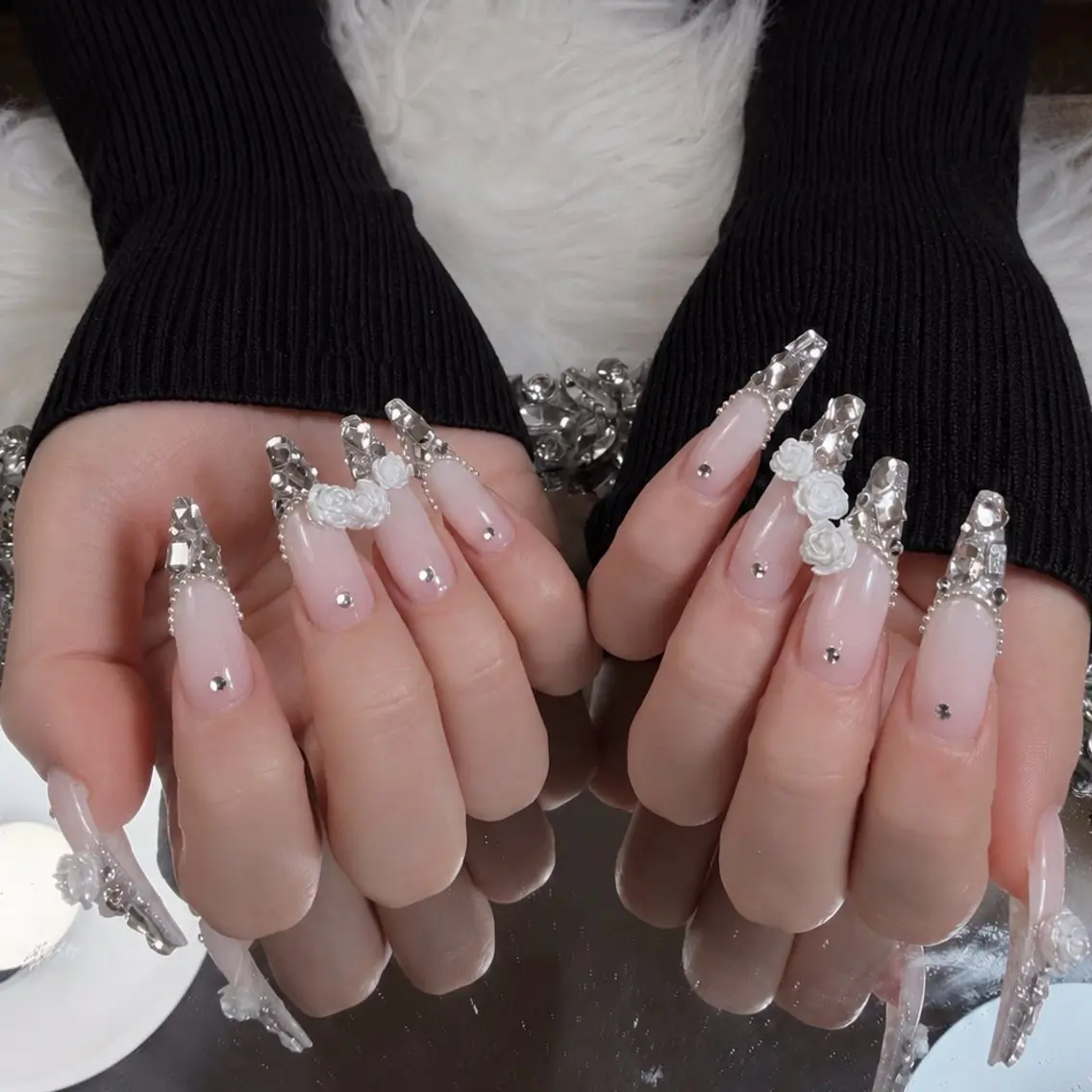 ネイル オーロラネイル 長さ出し フラッシュネイル フレンチネイル ジェルネイル ハンドネイル Amee Nail Salonのネイルデザイン