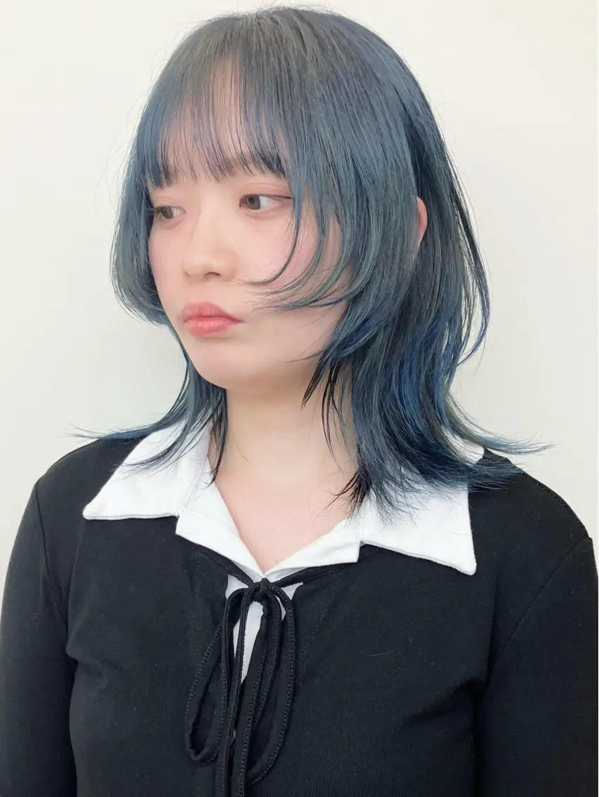 ミディアム カット fumika推しカラ ー/レイヤーカットのヘアスタイル