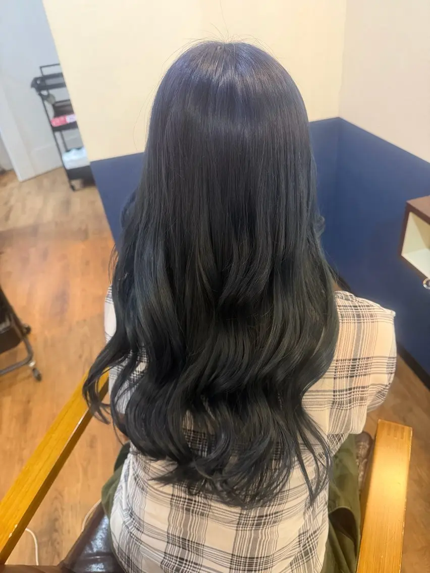ロング ロング ヘアカラー 平田 渚唯のヘアスタイル
