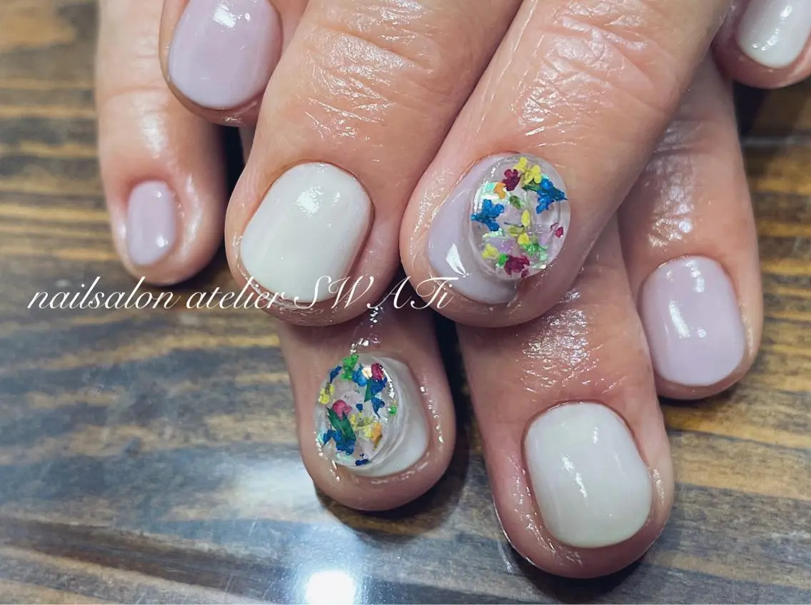 2回目以降ハンドジェルネイル💅ワンカラーにシンプルデザイン4本(オフ+550円)他店様オフは1000円の写真