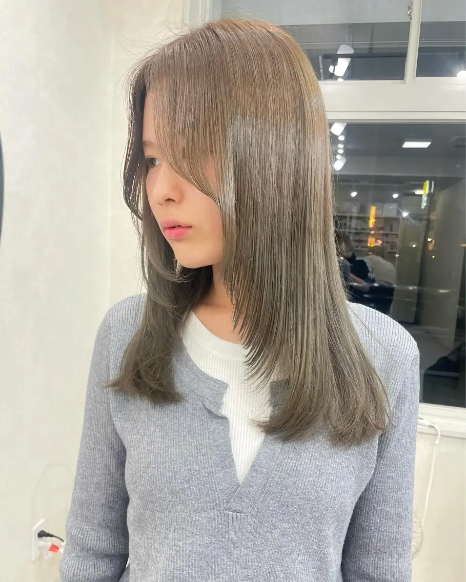 セミロング カラー ベージュカラー オリーブベージュ mir MIYUのヘアスタイル