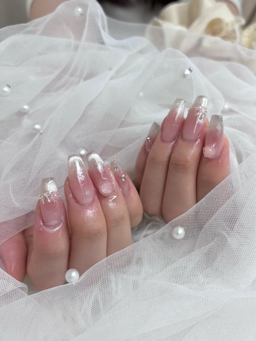 ネイル チークネイル 長さ出し フレンチネイル ガーリー マグネットネイル ハンドネイル 新宿ワンホンネイル やり放題¥6500~のネイルデザイン