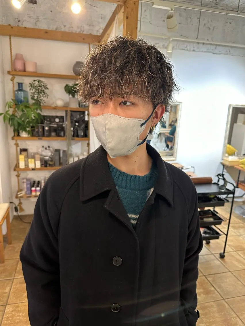 カラー パーマ メンズ メンズメッシュ メンズパーマ ダブルカラー メッシュ スパイラルパーマ 渋谷 メンズヘア⭐️ タニグチヨシユキのヘアスタイル