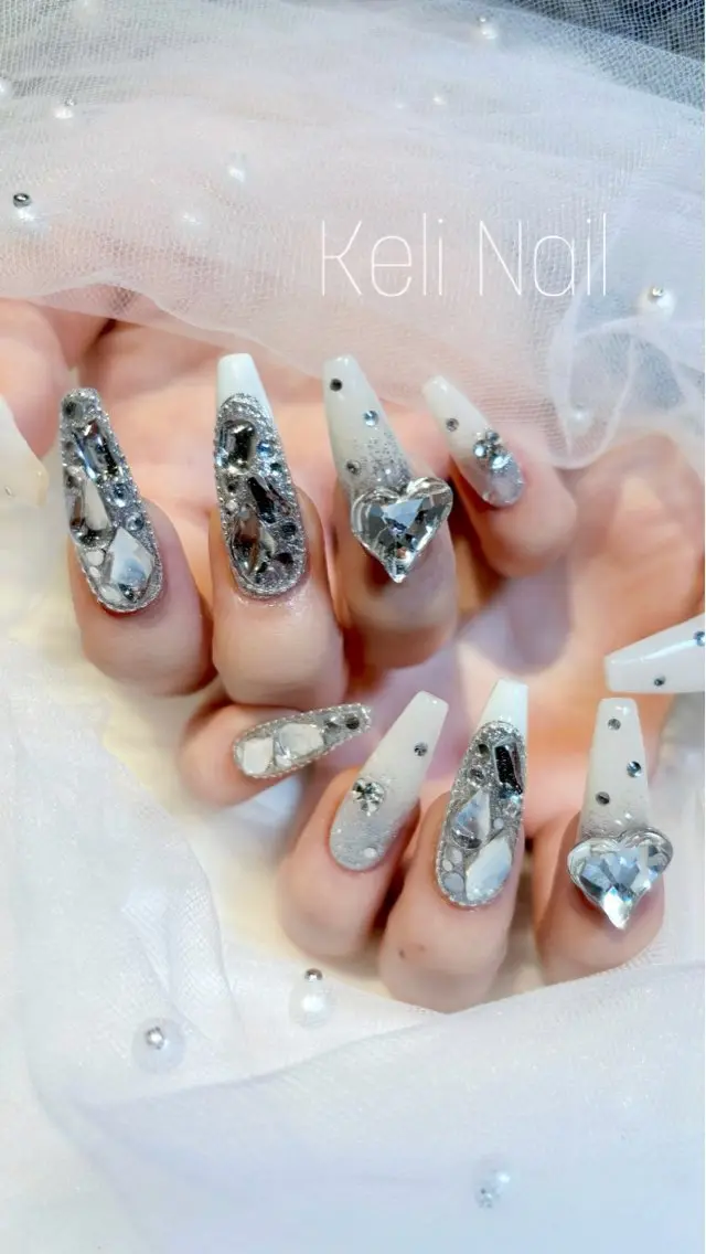 ネイル フレンチネイル キラキラネイル ワンホンネイル ハンドネイル Keli Nail 難波のネイルデザイン