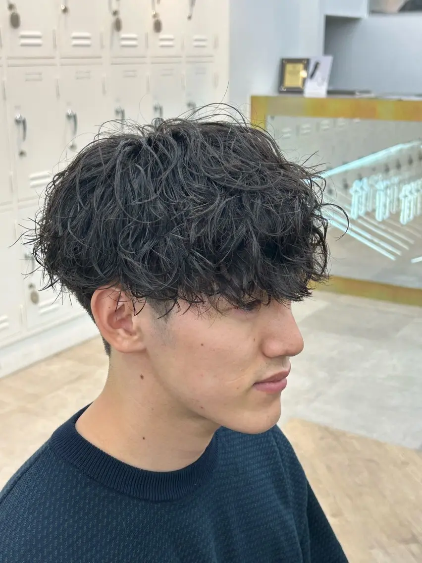 パーマ メンズ パーマ 中谷海里/フェザー パーマ/スパイキーのヘアスタイル