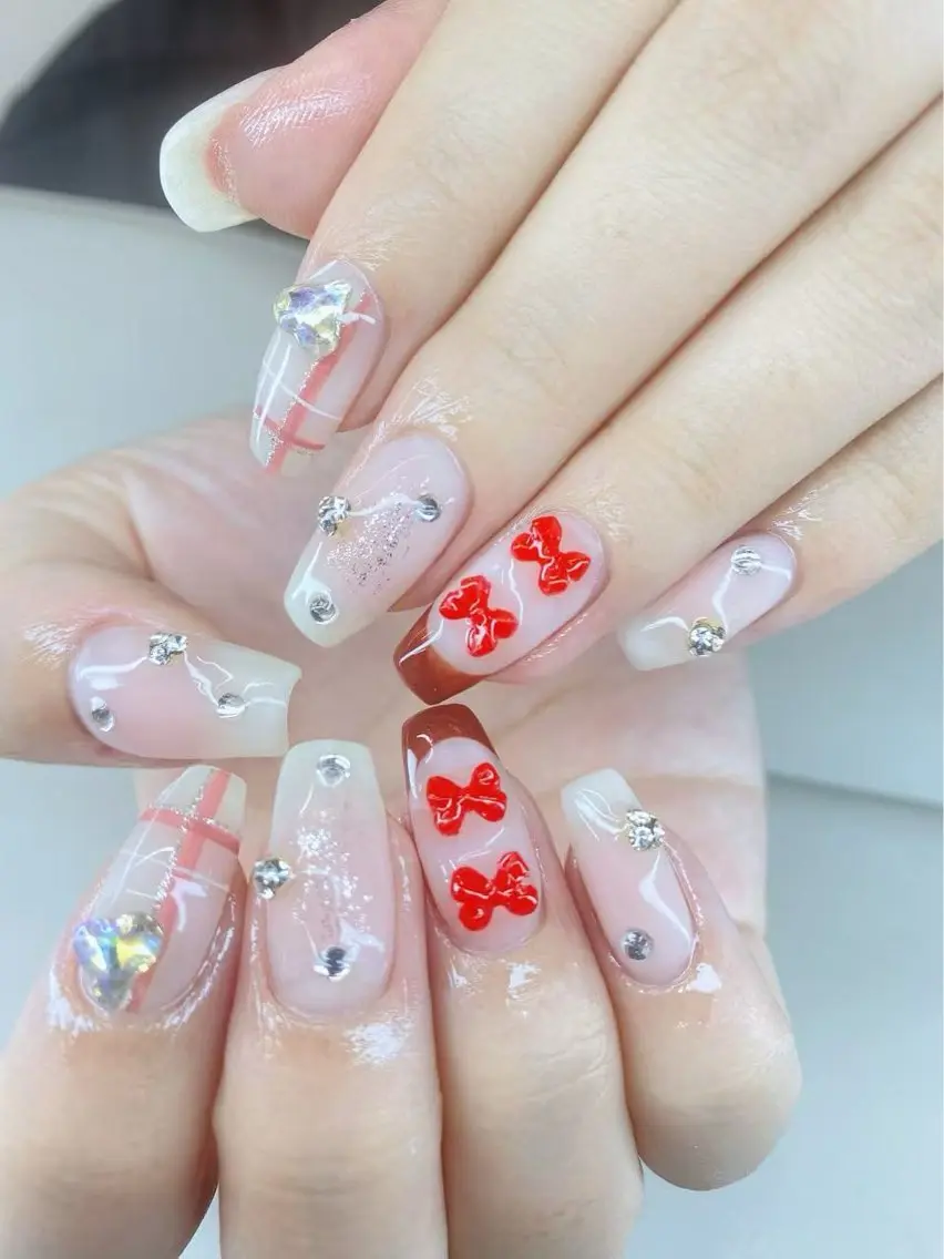 ネイル ハンドネイル フットネイル ハンドケア AngelChris ビューティーサロンのネイルデザイン