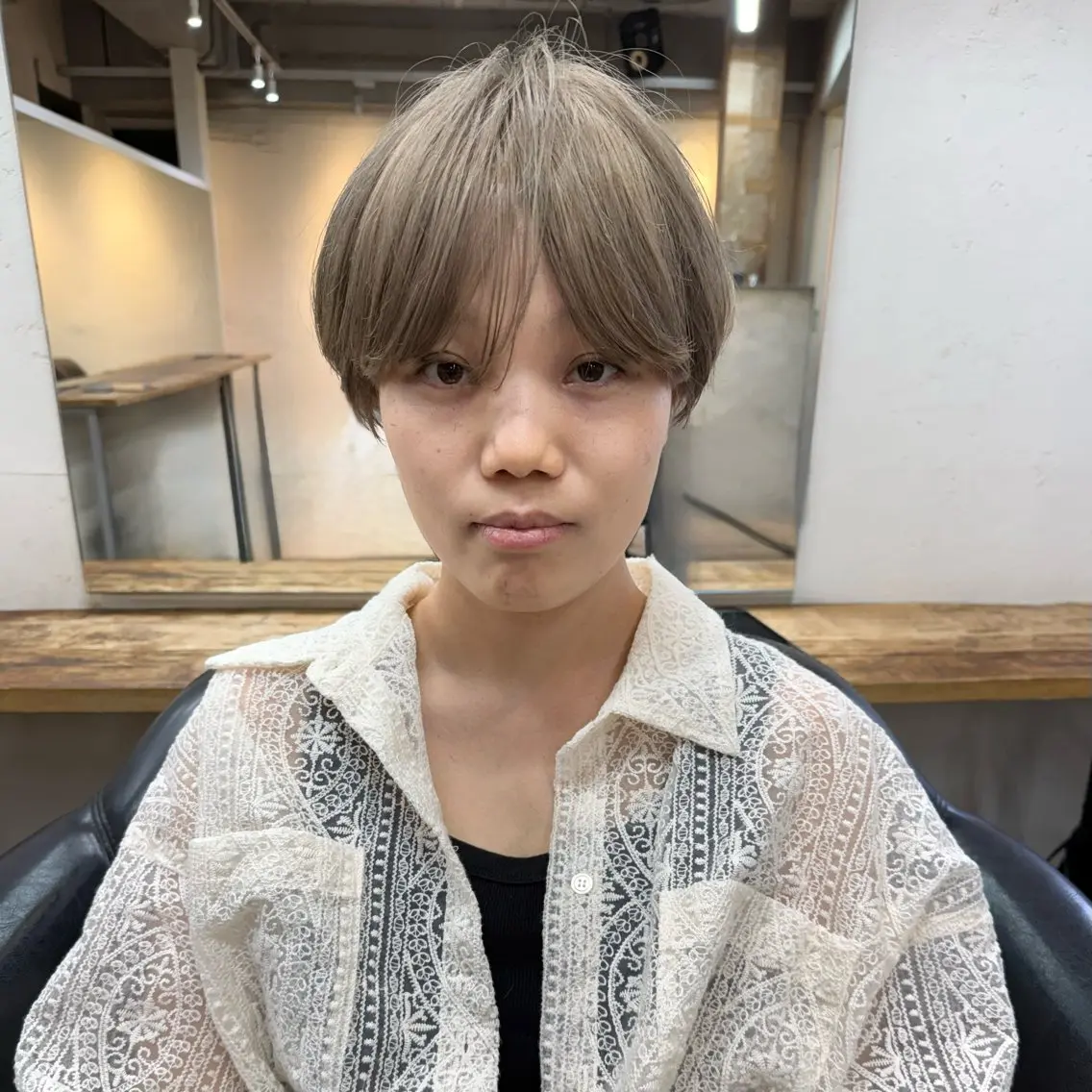 ショート カラー グレージュ ハイトーンカラー ハイトーングレージュ ショートヘア カット ヘアカラー トリートメント 坂本 裕介のヘアスタイル