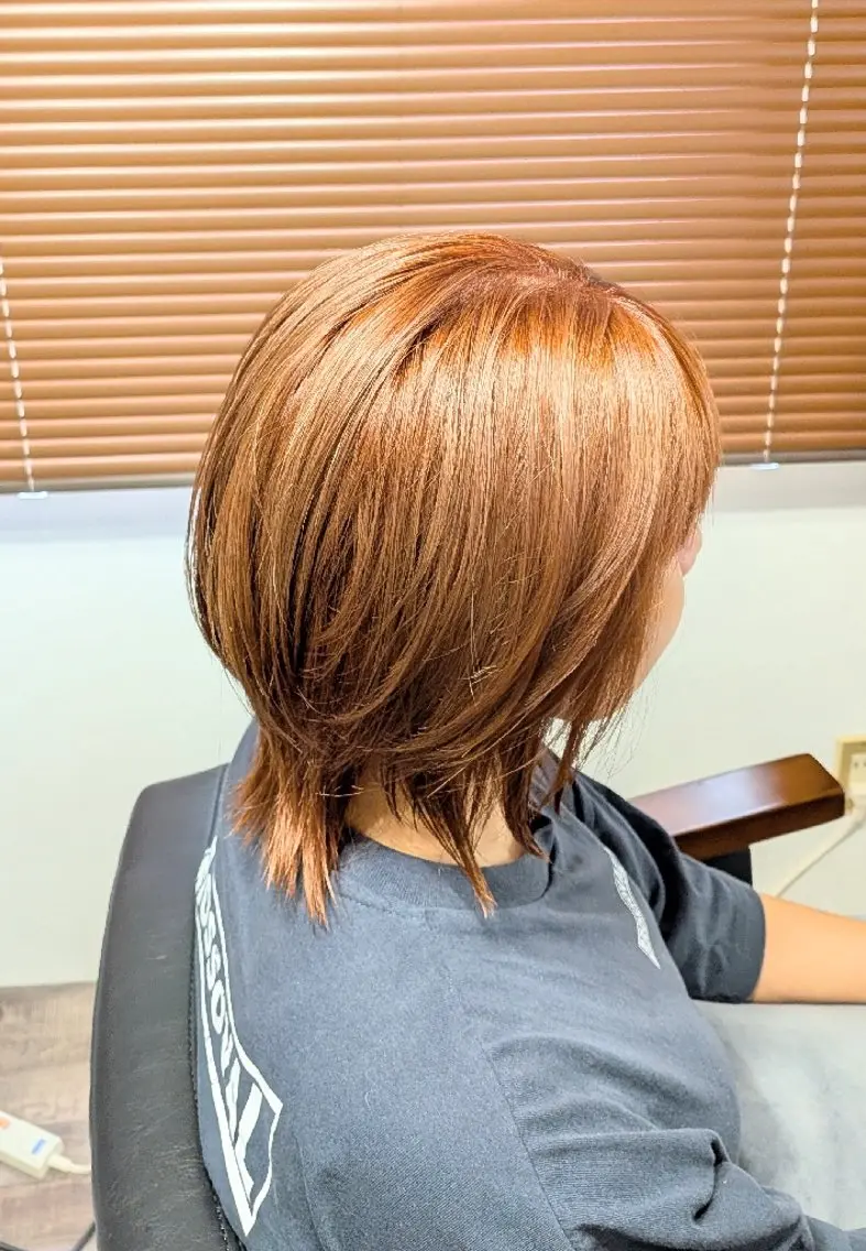 ミディアム オレンジブラウン 佐々木あきこ 髪質改善ストレートのヘアスタイル