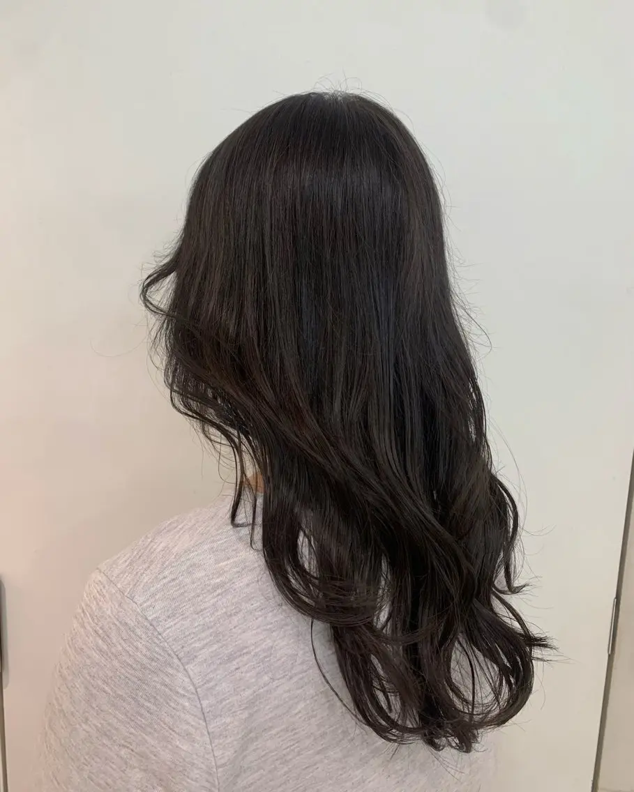 ロング アッシュ 室谷 ゆりあのヘアスタイル
