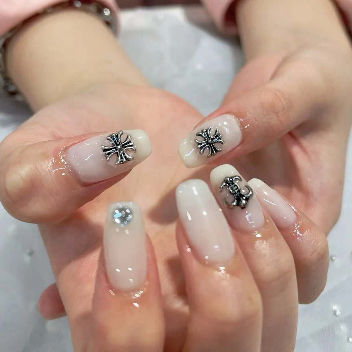 ネイル 持ち込み 内田 里穂のネイルデザイン