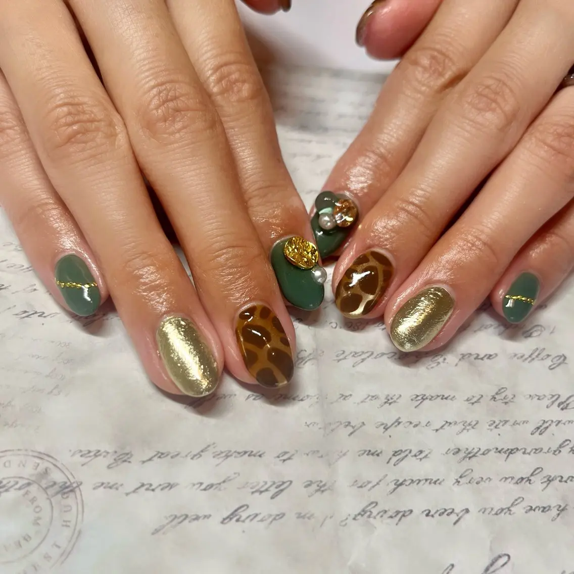 ネイル ハンドネイル li___nail 31のネイルデザイン