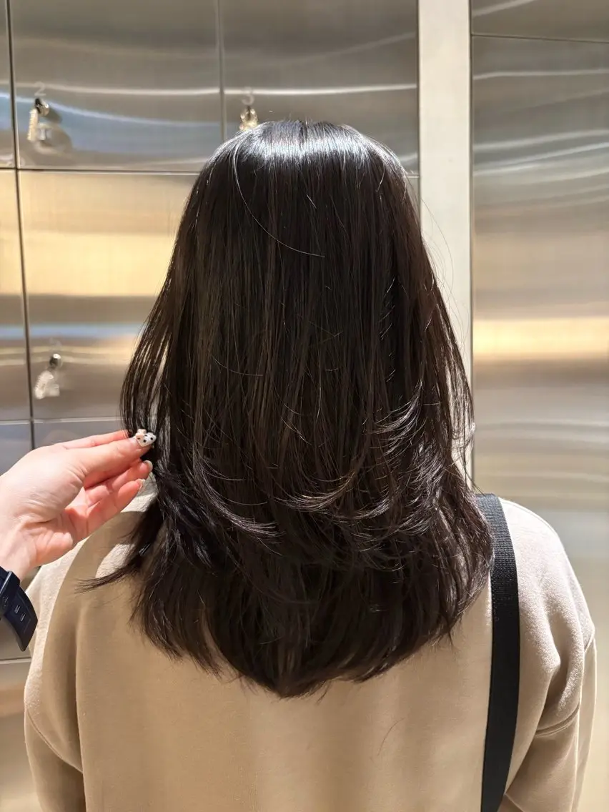 セミロング レイヤーカット 樋口 花穂のヘアスタイル