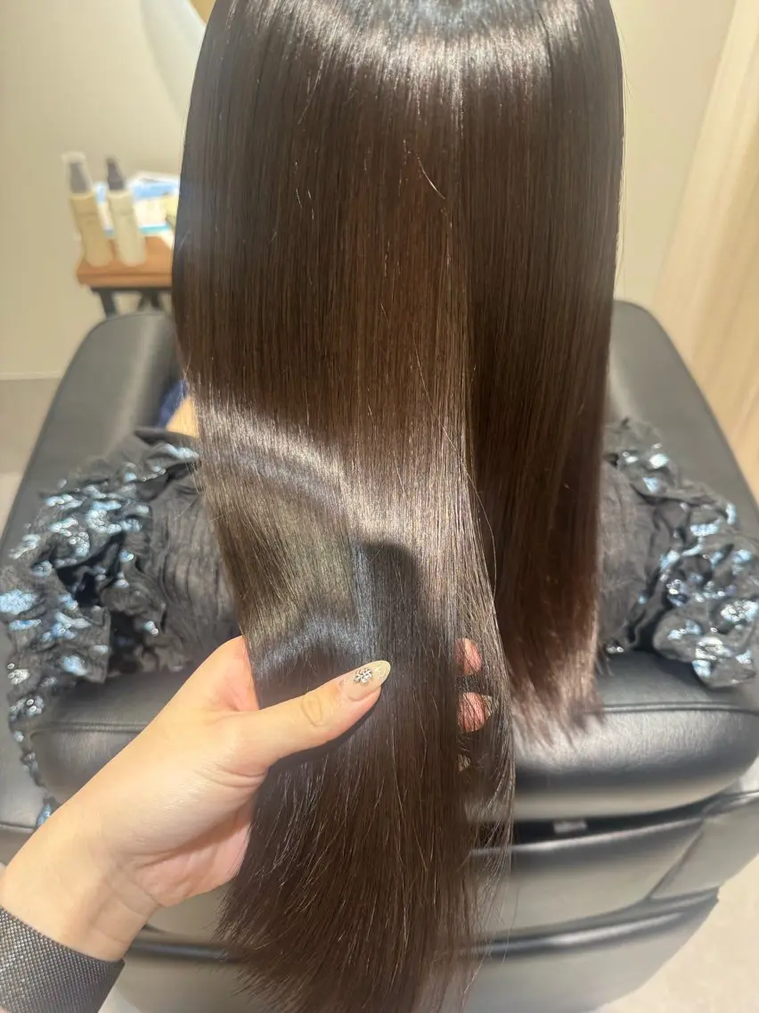 セミロング カット ヘアカラー トリートメント 博多美容室NAVY 橋本心縮毛矯正のヘアスタイル