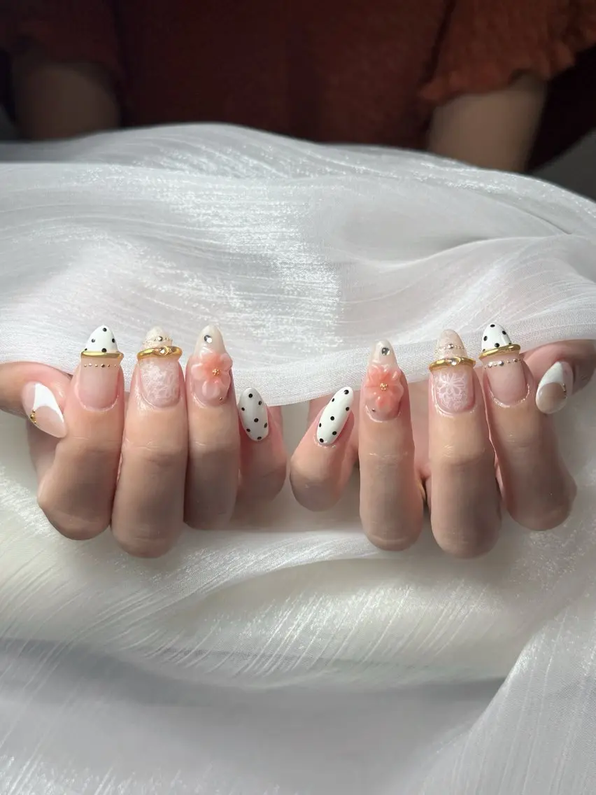 ネイル チークネイル フレンチネイル グラデーション 韓国ネイル マグネットネイル ハンドネイル Hana Nailのネイルデザイン