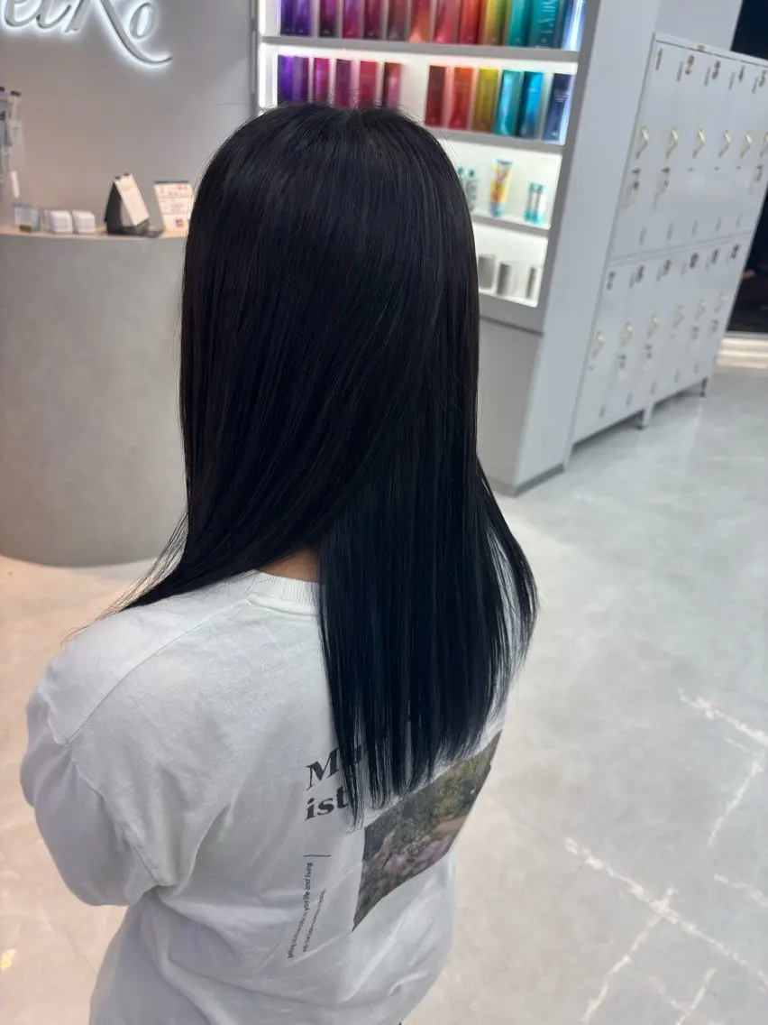 ロング カラー ブリーチ ブルーカラー インナーカラー ヘアカラー さんぺい/ 北千住/ハイトーンの眉毛・アイブロウイメージ