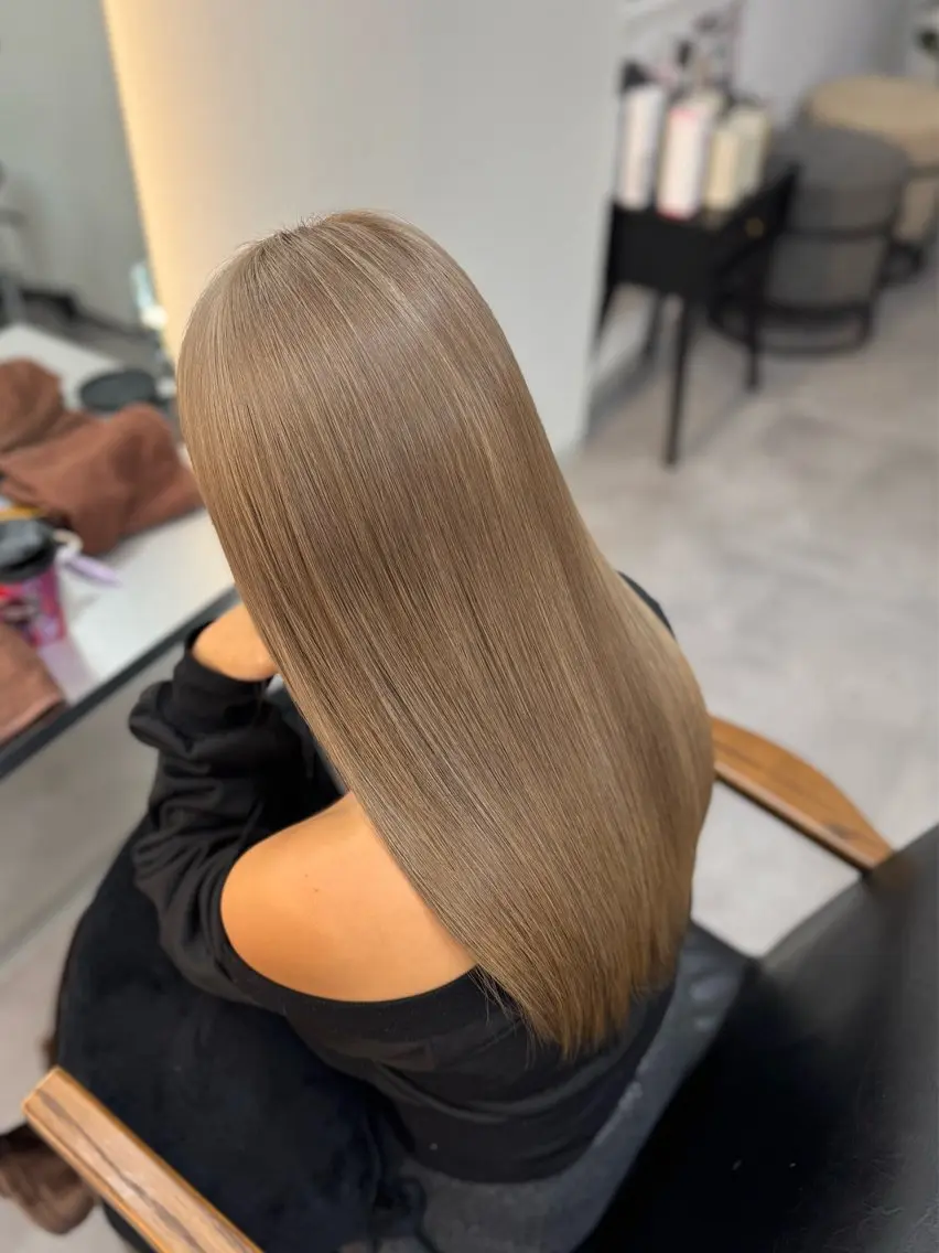 ロング 🫧はるか🫧 ブリーチ・髪質改善のヘアスタイル