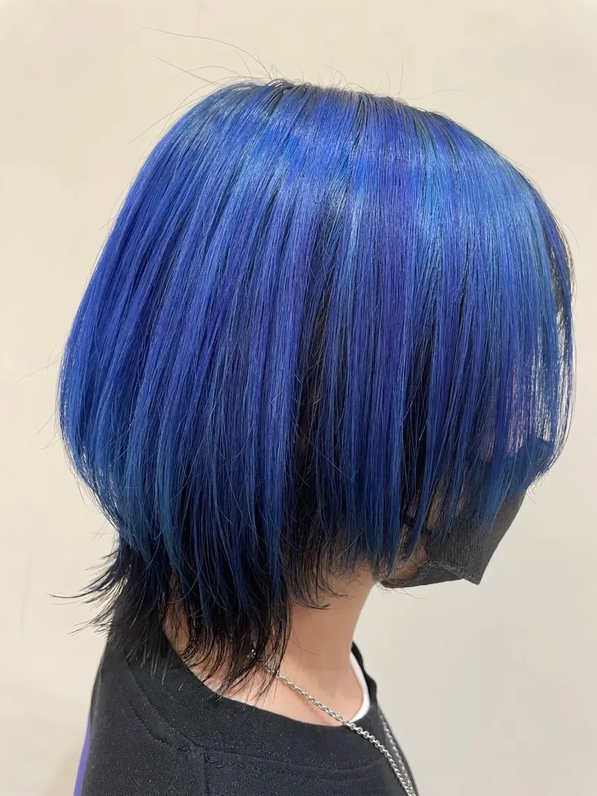 ショート カラー ブルーカラー Amour なぐらのヘアスタイル