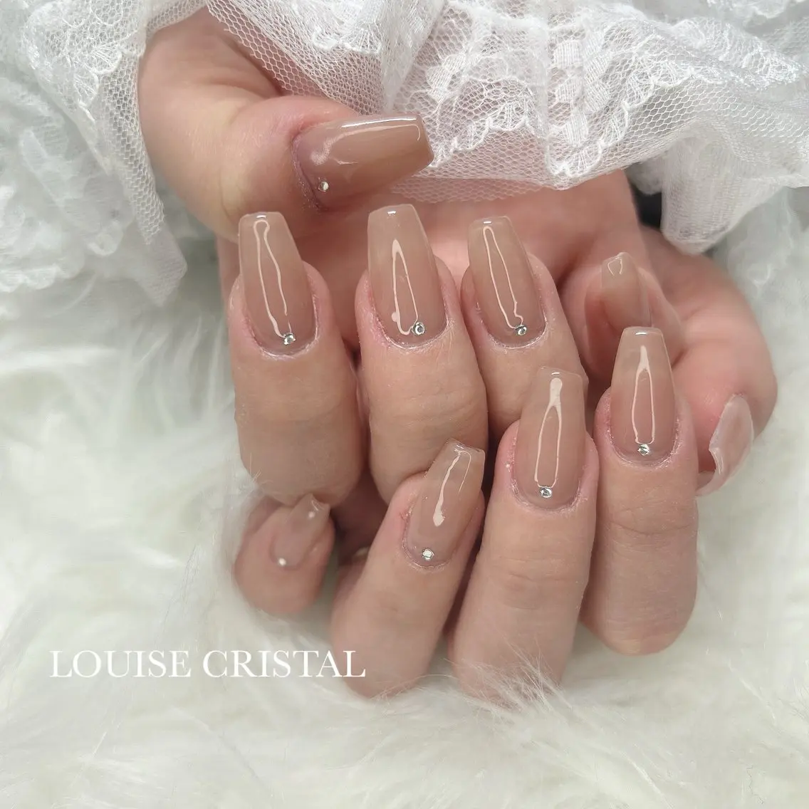 ネイル シンプルネイル ハンドネイル LOUISE CRYSTALのネイルデザイン