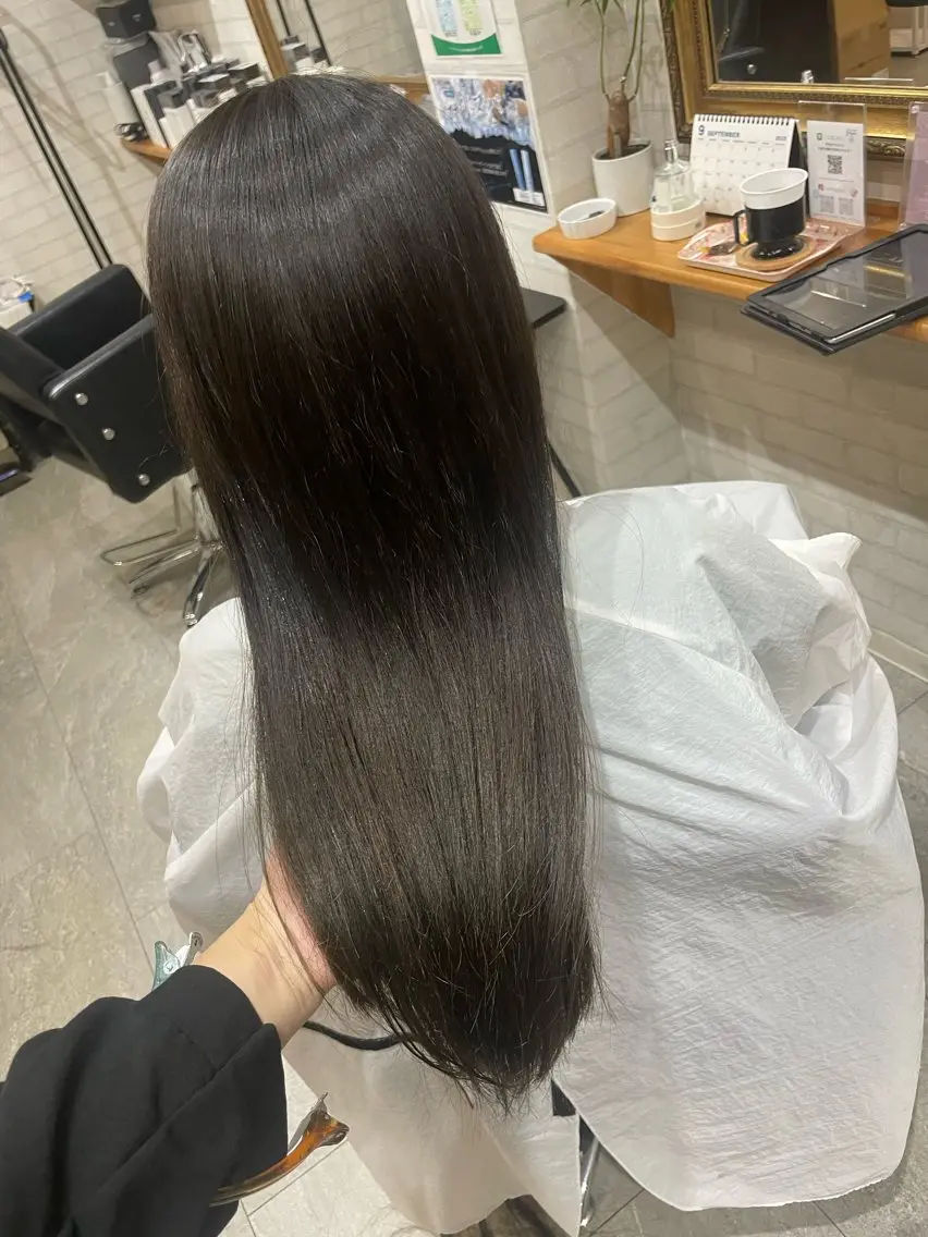 ロング カラー アッシュ アッシュブラック 黒髪 カット ヘアカラー 寺本 早希のヘアスタイル