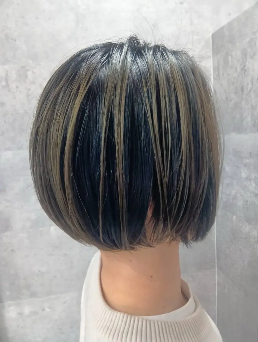 ショート カラー ブリーチ ヤマモト ヒロミのヘアスタイル