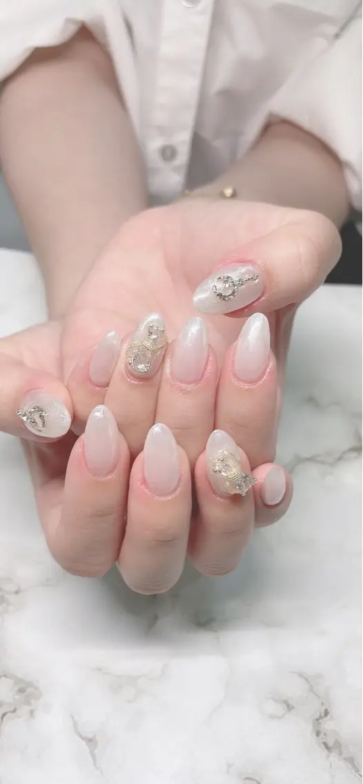 ネイル キラキラネイル 韓国ネイル ワンホンネイル 冬ネイル Anela Nail Studioのネイルデザイン
