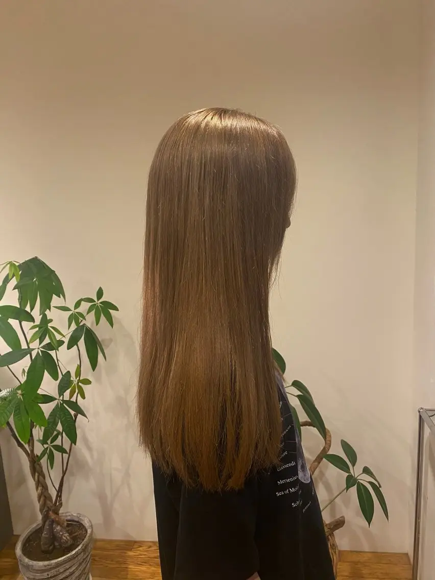 ロング カラー ベージュカラー ヘアカラー Ludwig AIRIのヘアスタイル