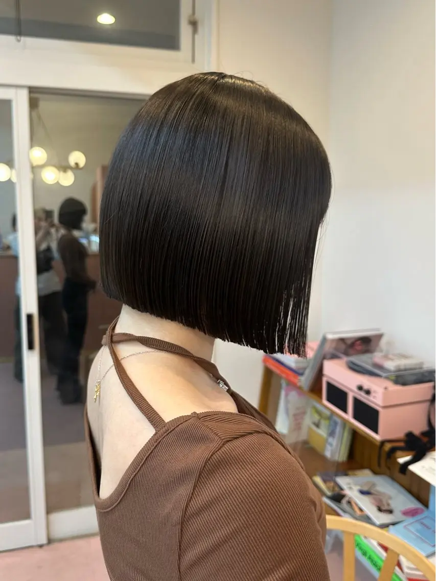 ミディアム 切りっぱなしボブ ボブ 安井 美咲希のヘアスタイル