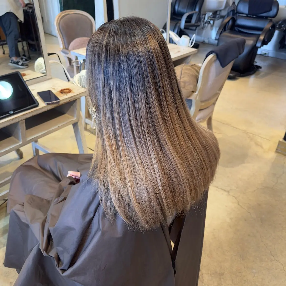 セミロング カラー バレイヤージュ レイヤーカット カット ヘアカラー トリートメント 中村 龍輝のヘアスタイル