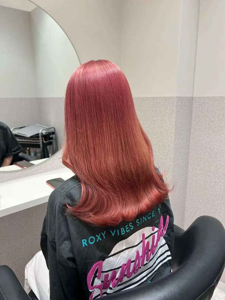 ミディアム カラー ヘアカラー 🩵ブリーチカラー MIORI🩵のヘアスタイル