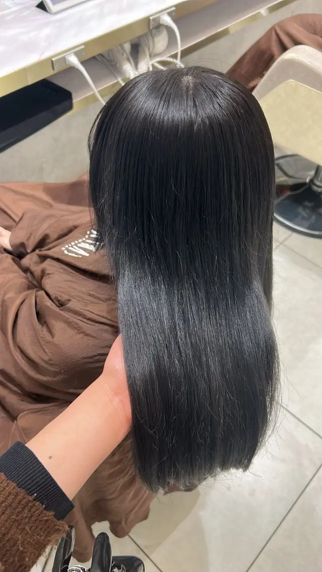 カラー 根本 美咲のヘアスタイル