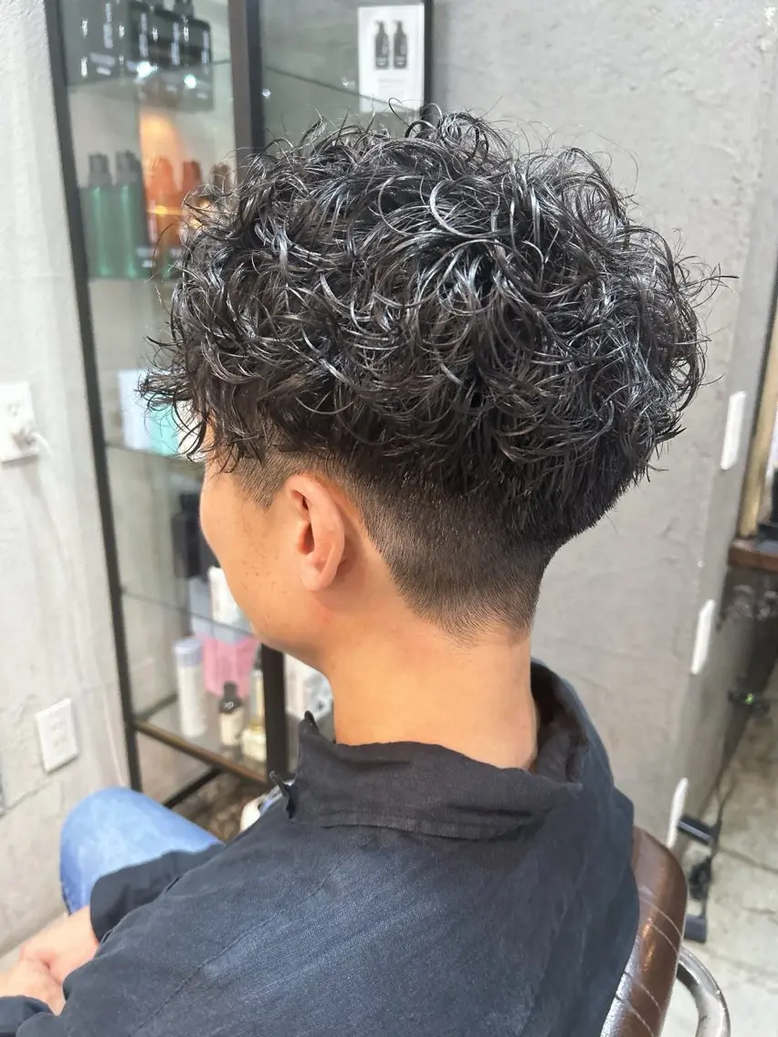 ショート パーマ メンズ メンズパーマ スパイラルパーマ カット パーマ 桜田 修未のヘアスタイル