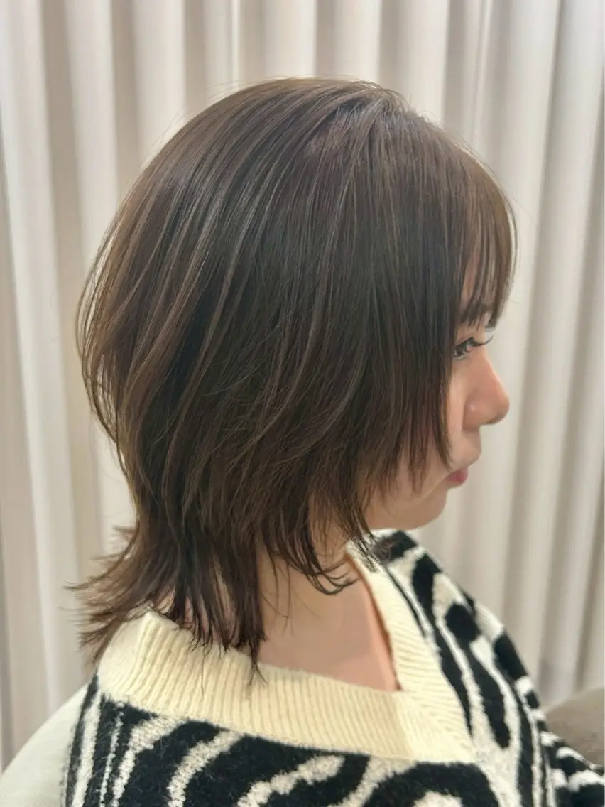 ミディアム カラー 大谷 真央のヘアスタイル