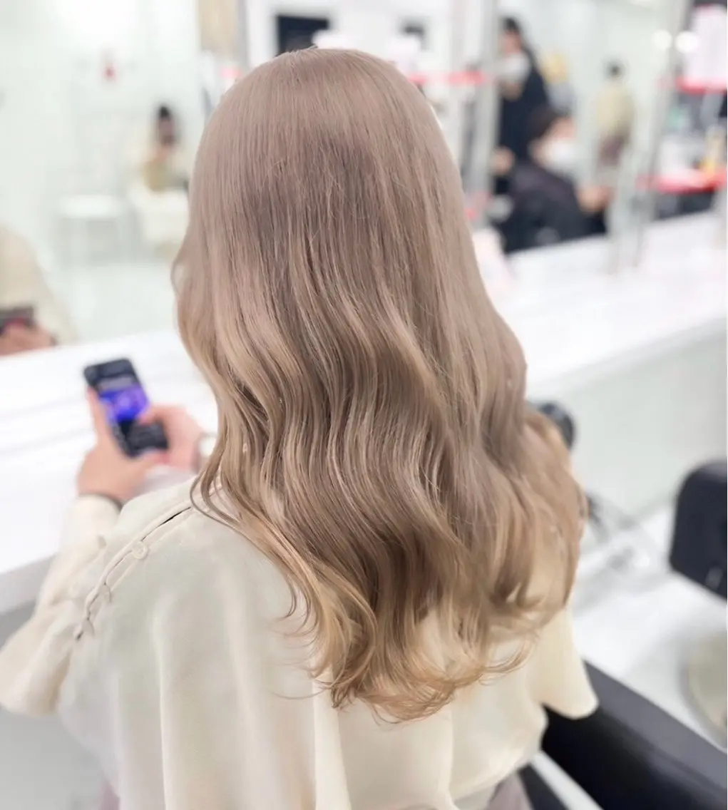セミロング カラー ヘアアレンジ ヘアカラー 🫧モテる💗ダメー ジレスハイトーン🫧のヘアスタイル