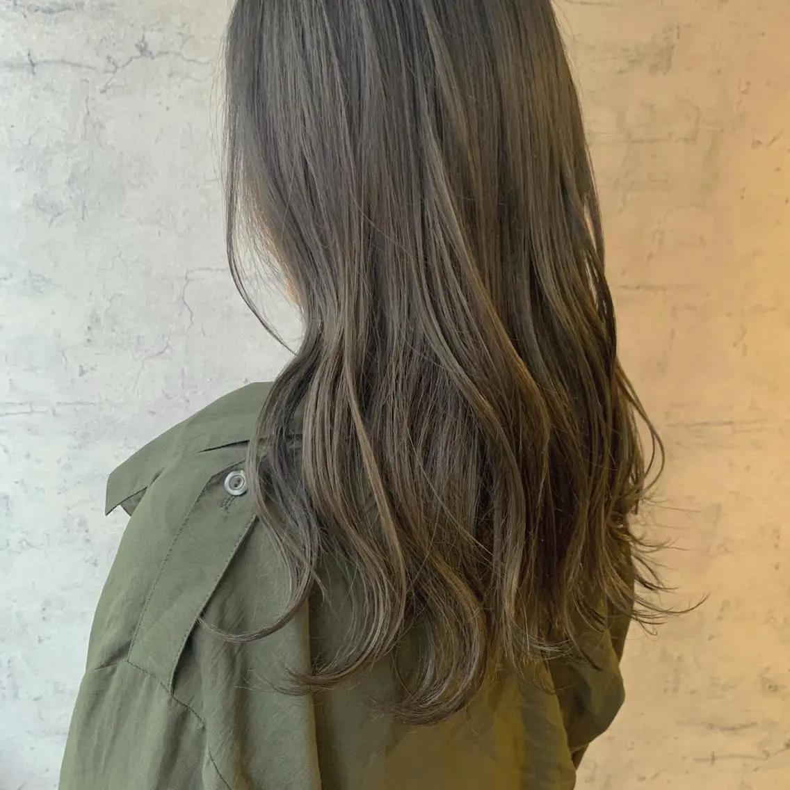 ロング カラー グレージュ カーキグレージュ 池田 真由美のヘアスタイル
