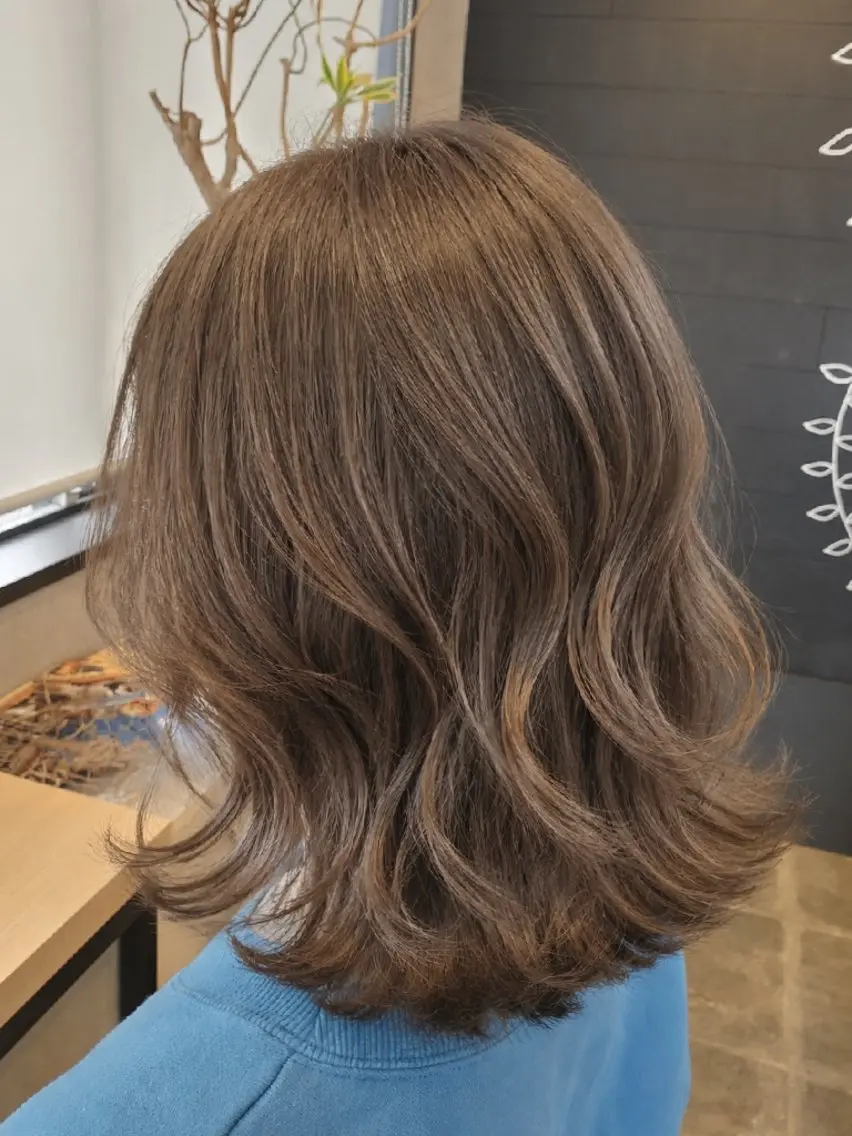 ミディアム カラー グレージュ カット ヘアカラー ムラ修正ブリーチ特化 /佐伯 駿のヘアスタイル