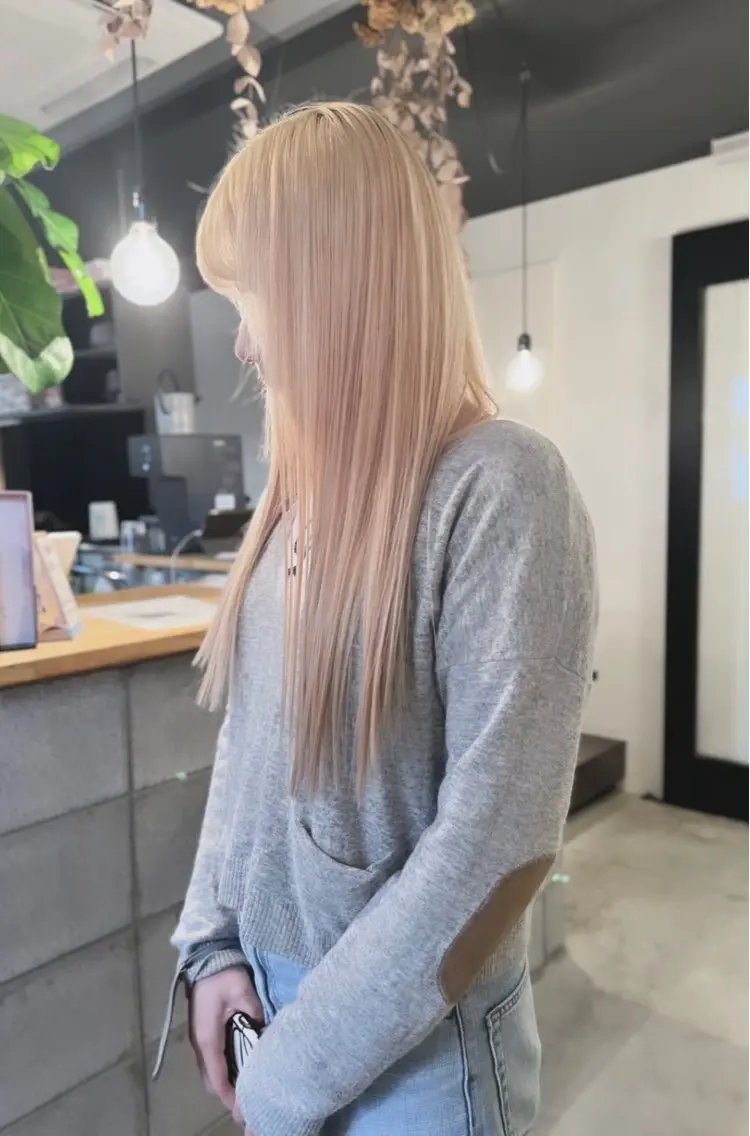 《⭐️minimo限定クーポン⭐️》カット+抜きっぱなしブロンドカラー(ケアブリーチ)+トリートメントの写真