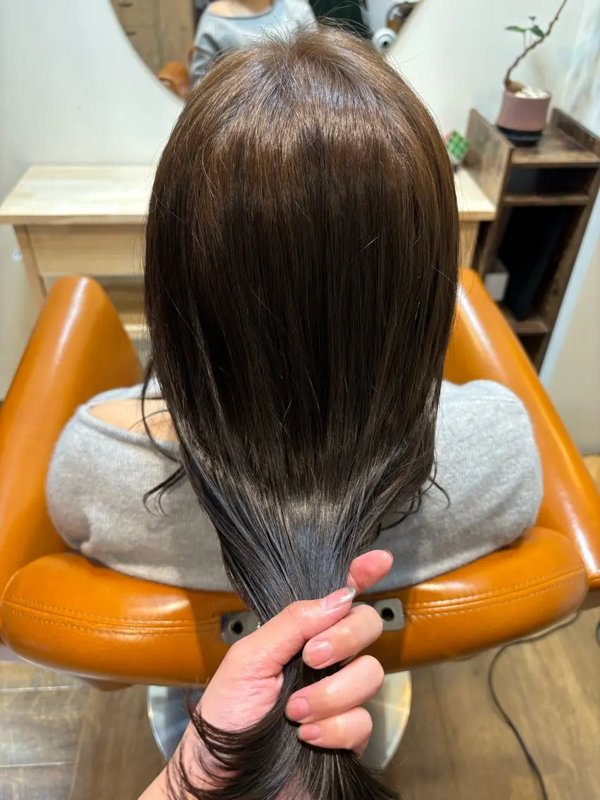 ロング カラー グレージュ 小松 美咲のヘアスタイル