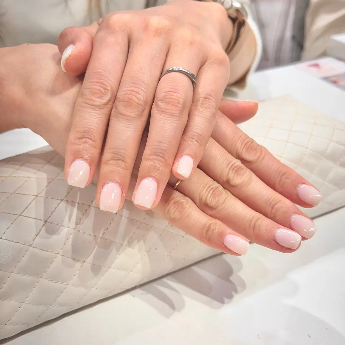 ネイル ワンカラーネイル ホワイト SHELL NAIL 🐰ｎｏａ🐶のネイルデザイン