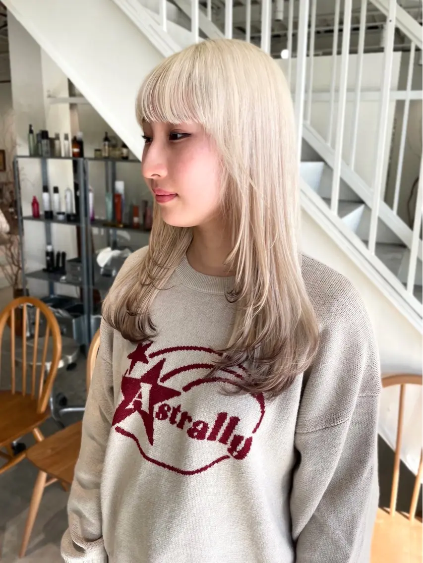 ロング カラー ヘアカラー 林 千聖のヘアスタイル