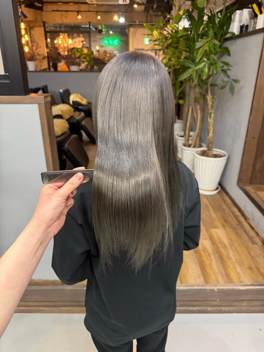 カラー グレージュ ヘアカラー 河野 朱里のヘアスタイル