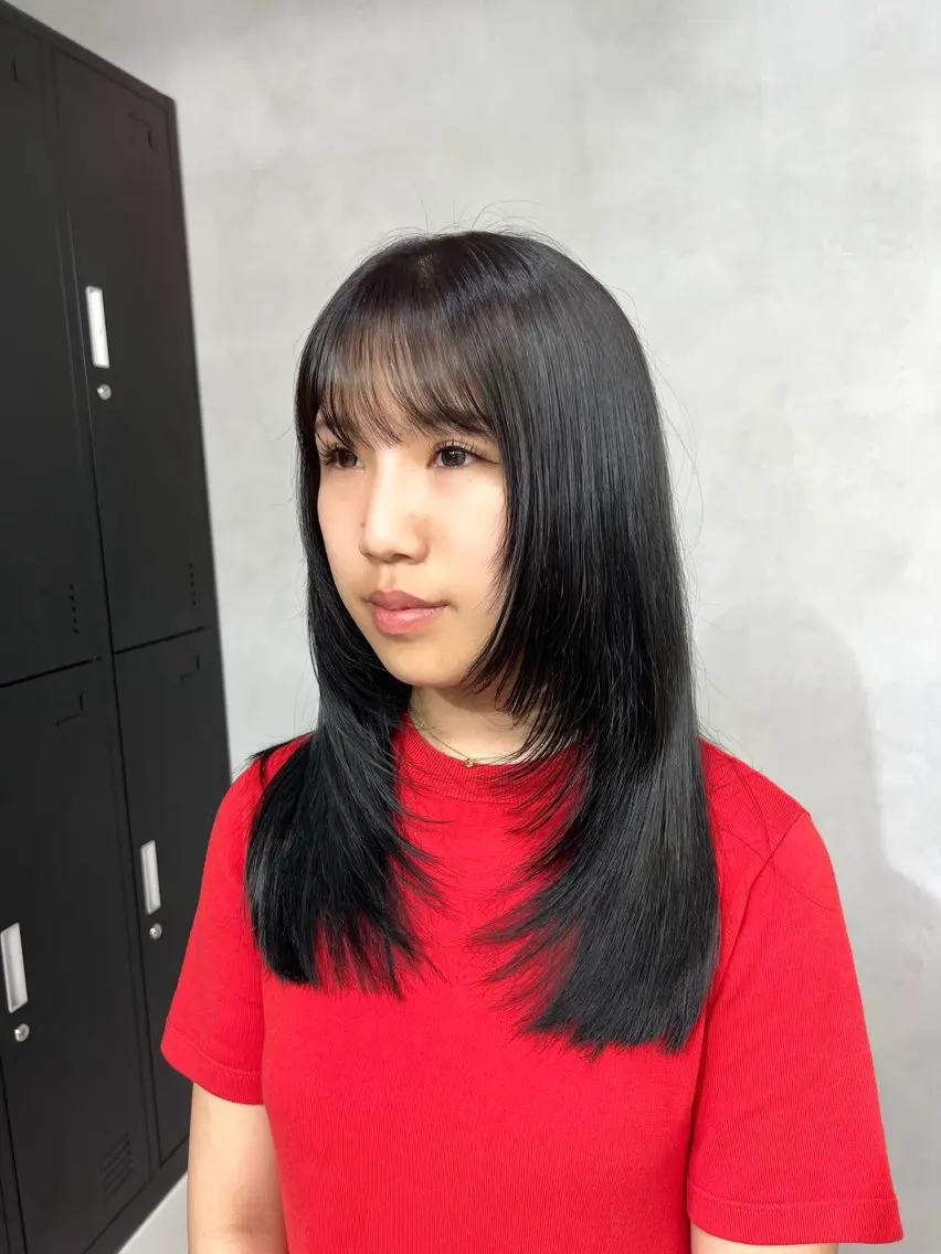 ロング カラー 小森聖奈 韓国風レイヤーカットのヘアスタイル