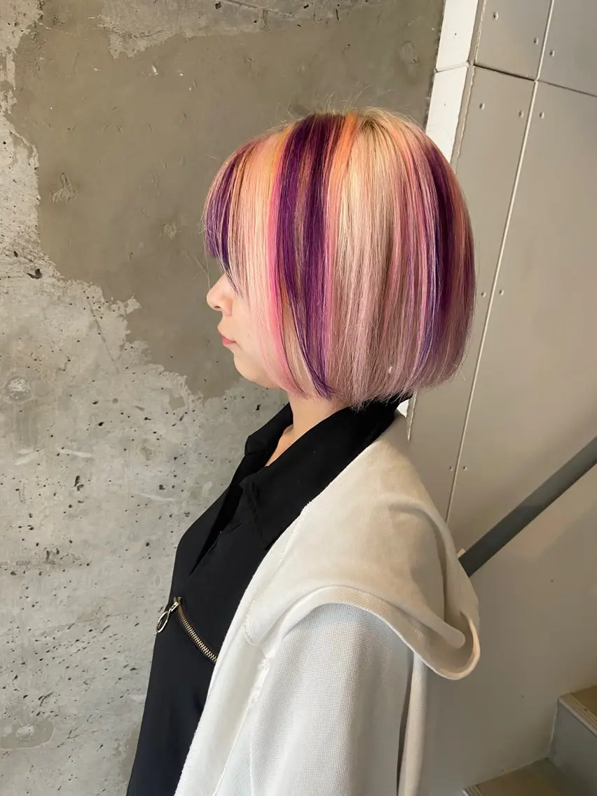 ショート カラー ブロンド デザインカラー ホワイトブロンド ボブ カット ヘアカラー トリートメント ウルフカット レイヤーカット上柿のヘアスタイル