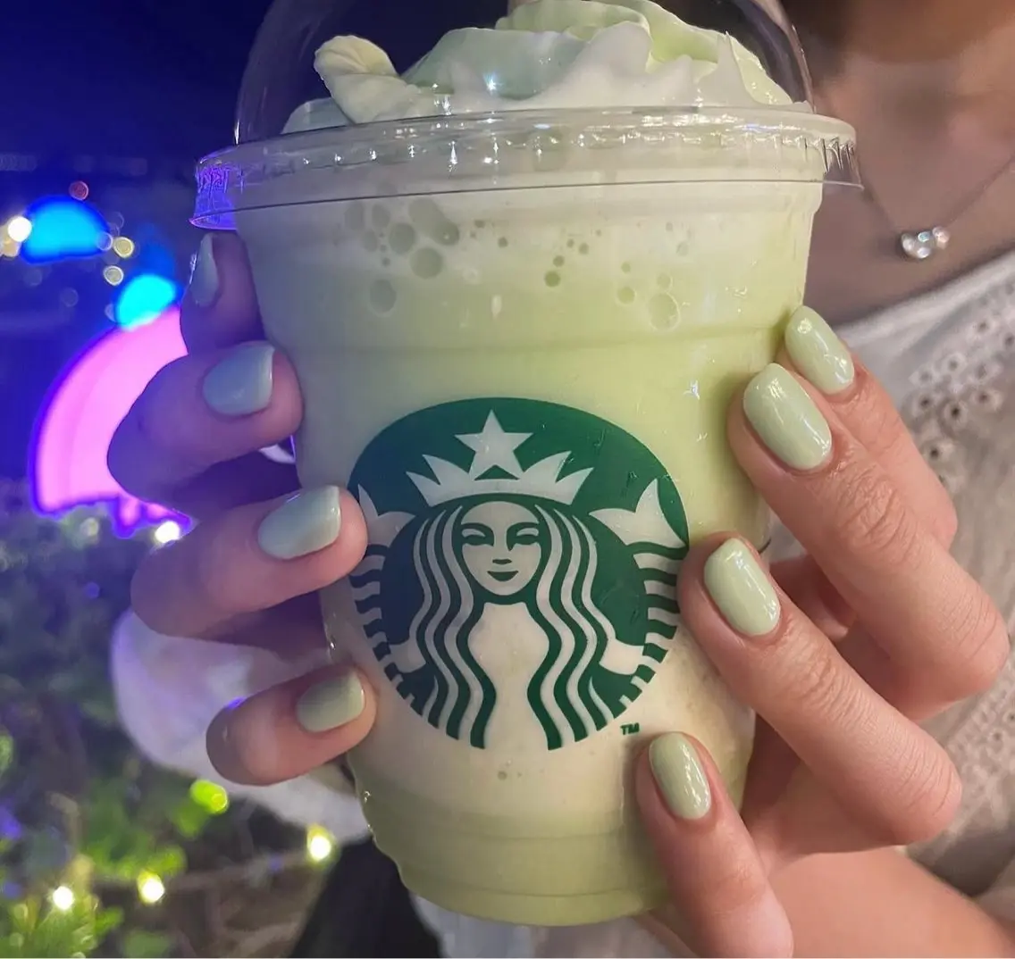 ネイル LAVISH 大和店 emi・:*+のネイルデザイン