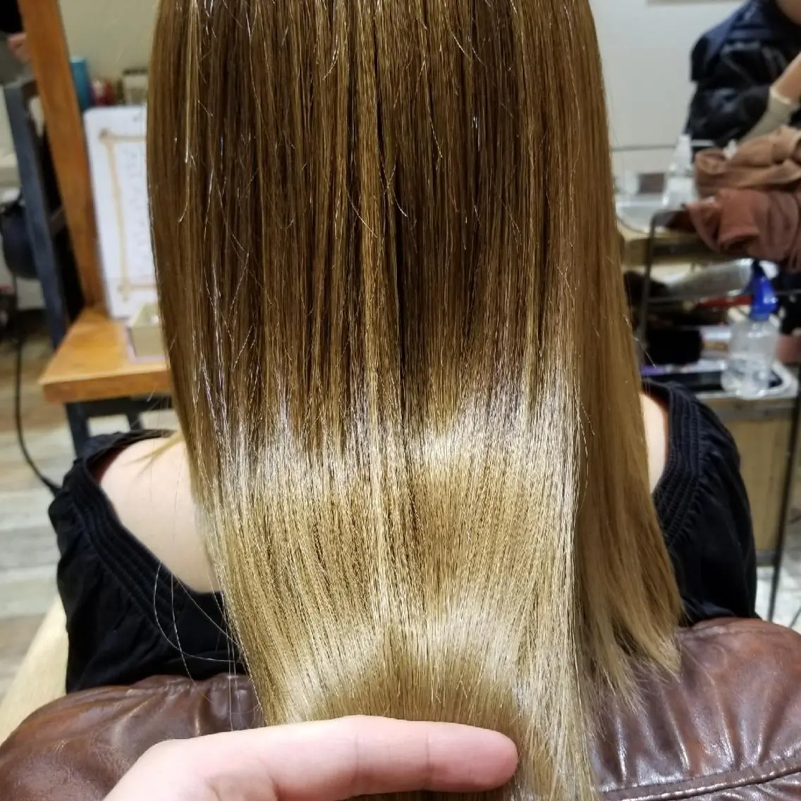 スタイリストカット+艶髪髪質改善縮毛矯正フルの写真